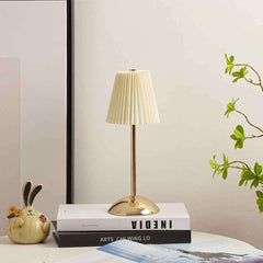 Stolna LED lampa – moderna metalna dekorativna rasvjeta